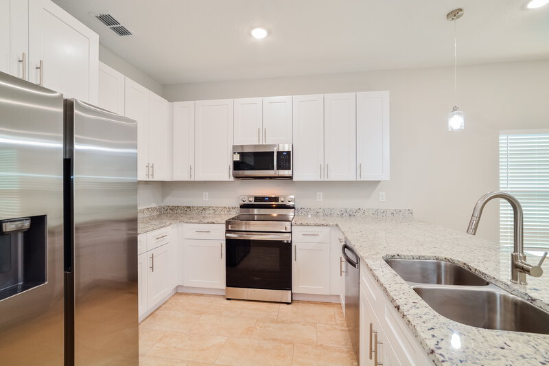 1,725/Mo, 355 Clermont Dr Kissimmee, FL 34759 Kitchen View 2