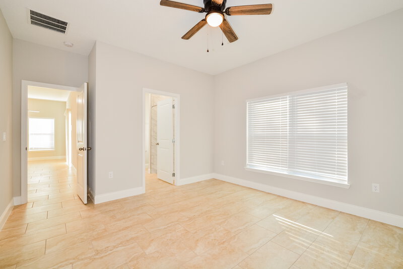 1,725/Mo, 355 Clermont Dr Kissimmee, FL 34759 Main Bedroom View