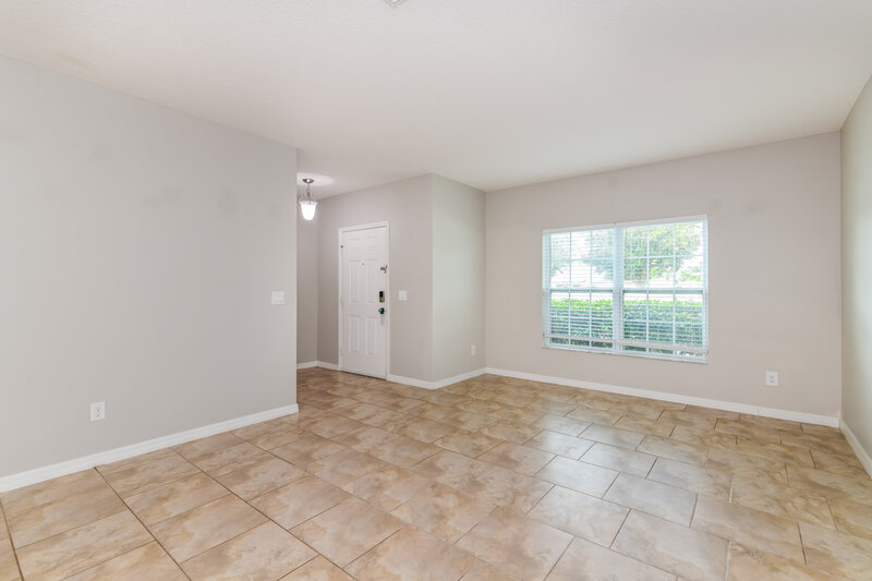 2,265/Mo, 346 Vitoria Rd Davenport, FL 33837 Living Room View 2