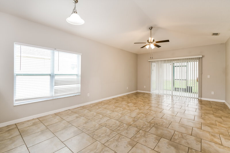 2,265/Mo, 346 Vitoria Rd Davenport, FL 33837 Dining Room View