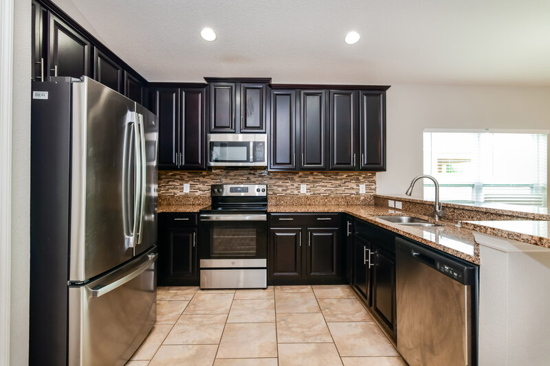 2,265/Mo, 346 Vitoria Rd Davenport, FL 33837 Kitchen View 2