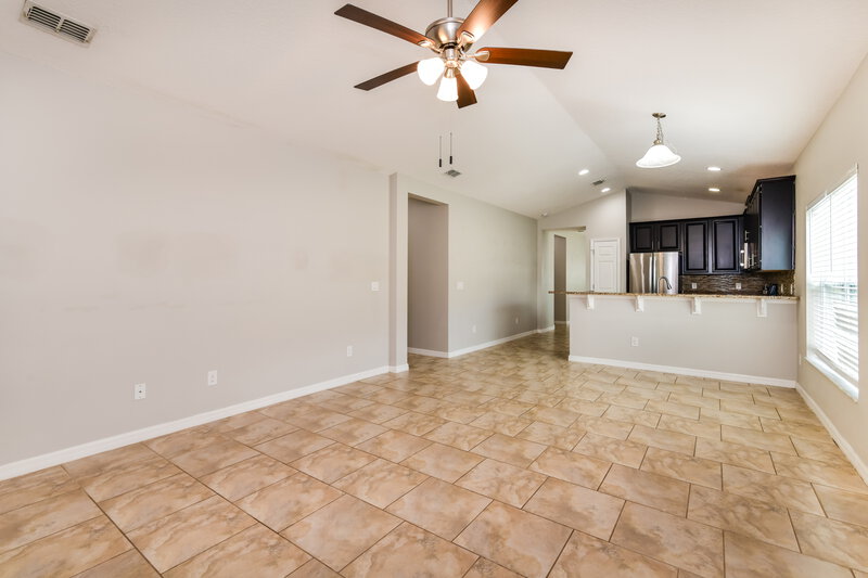 2,265/Mo, 346 Vitoria Rd Davenport, FL 33837 Family Room View