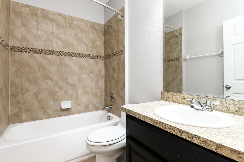 2,345/Mo, 346 Vitoria Rd Davenport, FL 33837 Bathroom View