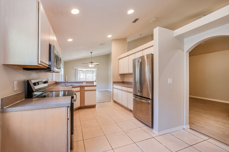 2,045/Mo, 1130 Ozark Ct Apopka, FL 32712 Kitchen View