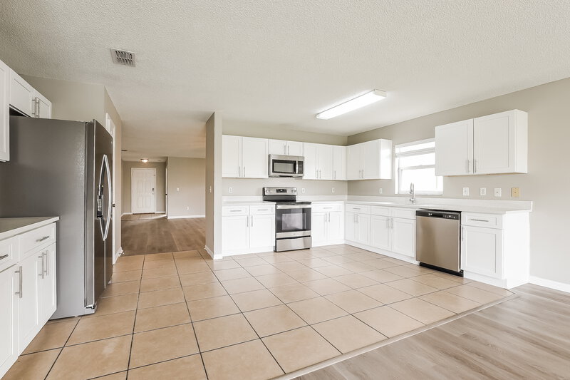 2,340/Mo, 12916 Los Alamitos Ct Orlando, FL 32837 Kitchen View