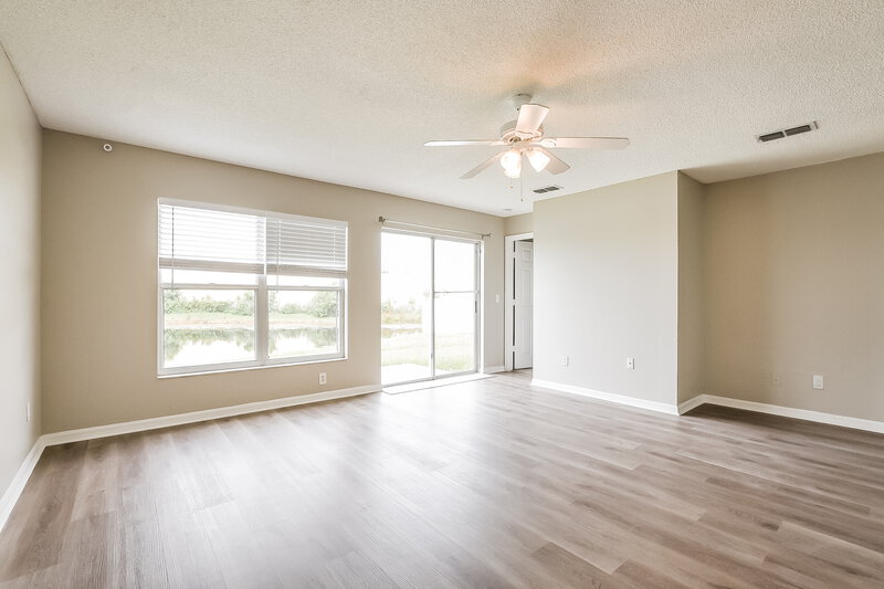 2,340/Mo, 12916 Los Alamitos Ct Orlando, FL 32837 Family Room View