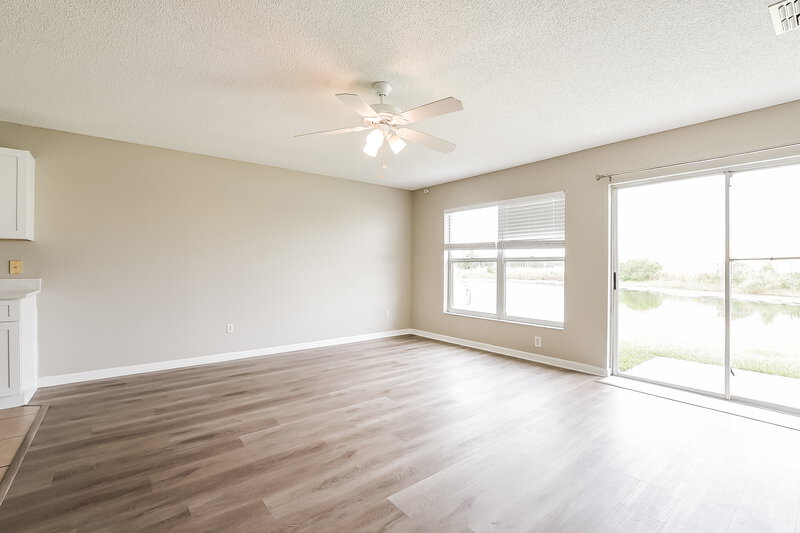 2,340/Mo, 12916 Los Alamitos Ct Orlando, FL 32837 Family Room View 2