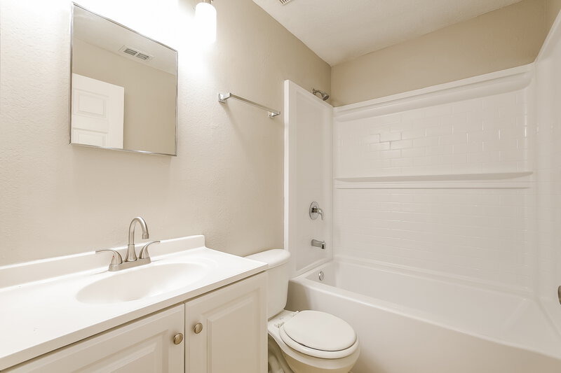2,340/Mo, 12916 Los Alamitos Ct Orlando, FL 32837 Bathroom View