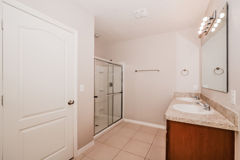 2,260/Mo, 16652 Broadford Ln Clermont, FL 34714 Main Bathroom View