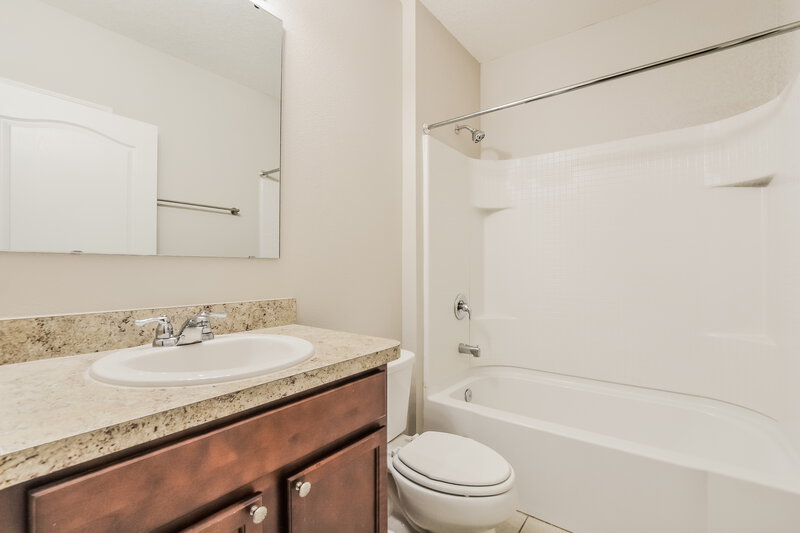 2,260/Mo, 16652 Broadford Ln Clermont, FL 34714 Bathroom View