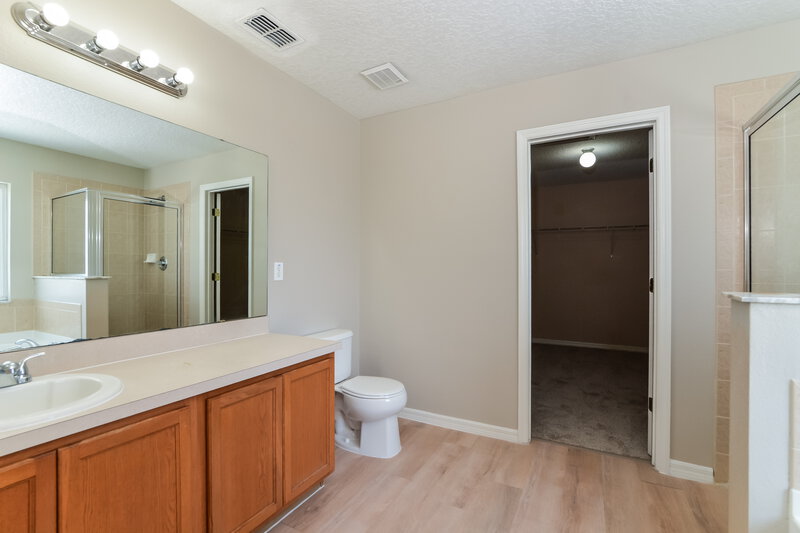 2,890/Mo, 4729 Barbados Loop Clermont, FL 34711 Main Bathroom View