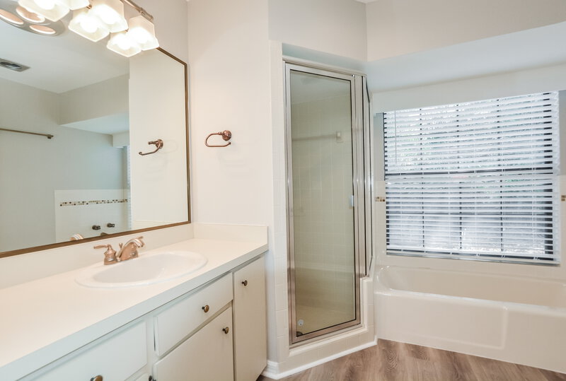 2,200/Mo, 51 Dogwood Ln Eustis, FL 32726 Bathroom View