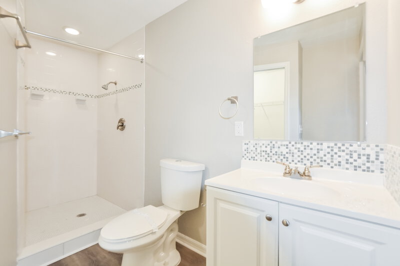 2,200/Mo, 51 Dogwood Ln Eustis, FL 32726 Bathroom View 2