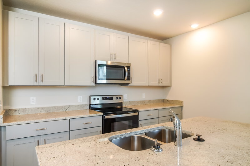 2,235/Mo, 1126 Oak Valley Drive Auburndale, FL 33823 Kitchen View