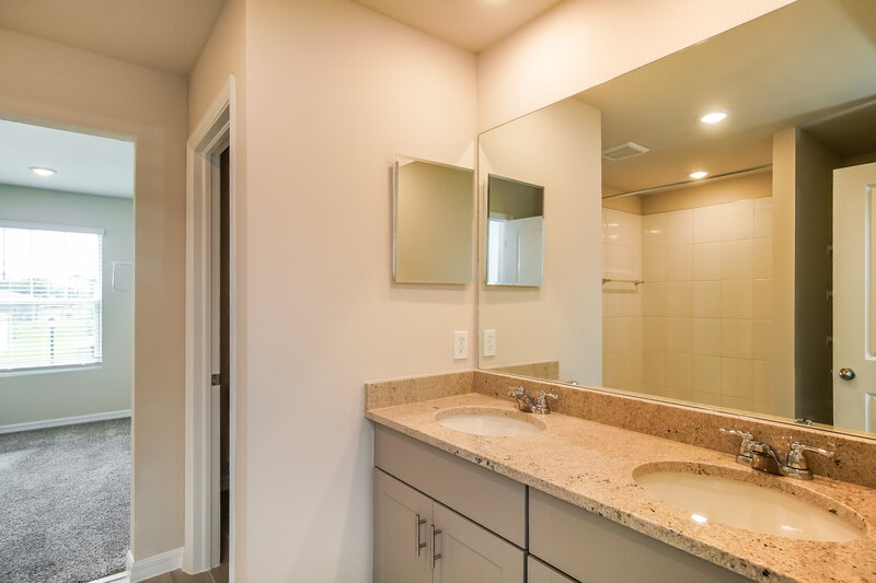 2,235/Mo, 1126 Oak Valley Drive Auburndale, FL 33823 Main Bathroom View