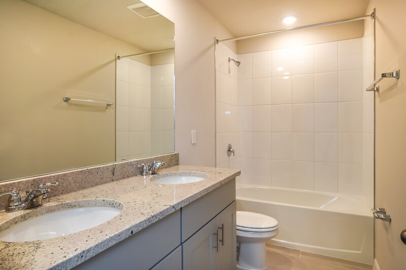 2,235/Mo, 1126 Oak Valley Drive Auburndale, FL 33823 Bathroom View
