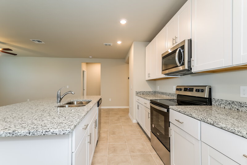 1,915/Mo, 1130 Oak Valley Drive Auburndale, FL 33823 Kitchen View