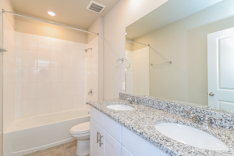 1,915/Mo, 1130 Oak Valley Drive Auburndale, FL 33823 Bathroom View