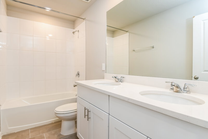 2,270/Mo, 1138 Oak Valley Drive Auburndale, FL 33823 Bathroom View