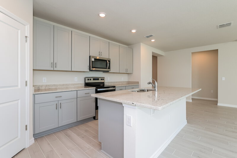 2,900/Mo, 1142 Oak Valley Drive Auburndale, FL 33823 Kitchen View