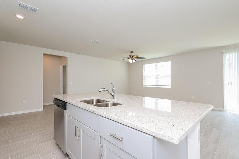 2,900/Mo, 1142 Oak Valley Drive Auburndale, FL 33823 Kitchen View 3