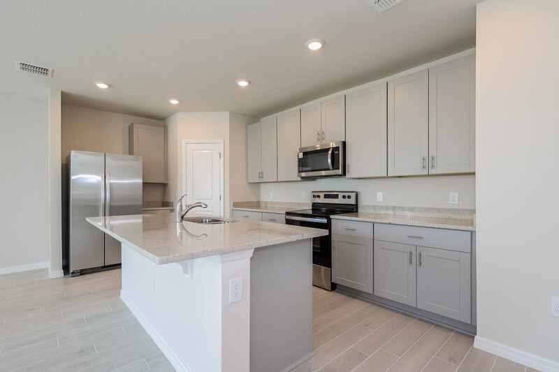 2,900/Mo, 1142 Oak Valley Drive Auburndale, FL 33823 Kitchen View 4