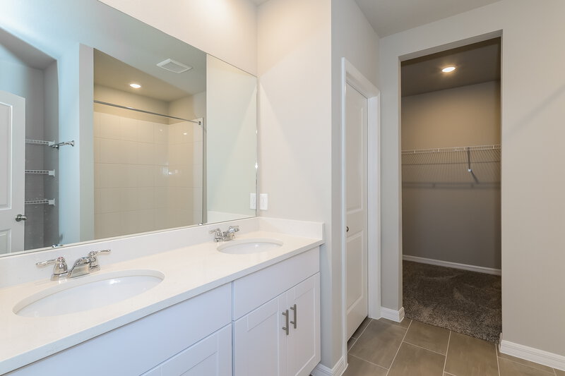 2,900/Mo, 1142 Oak Valley Drive Auburndale, FL 33823 Main Bathroom View