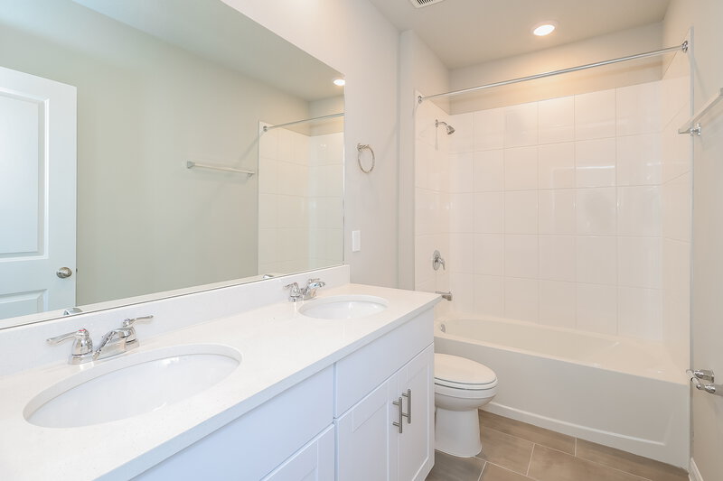2,900/Mo, 1142 Oak Valley Drive Auburndale, FL 33823 Bathroom View