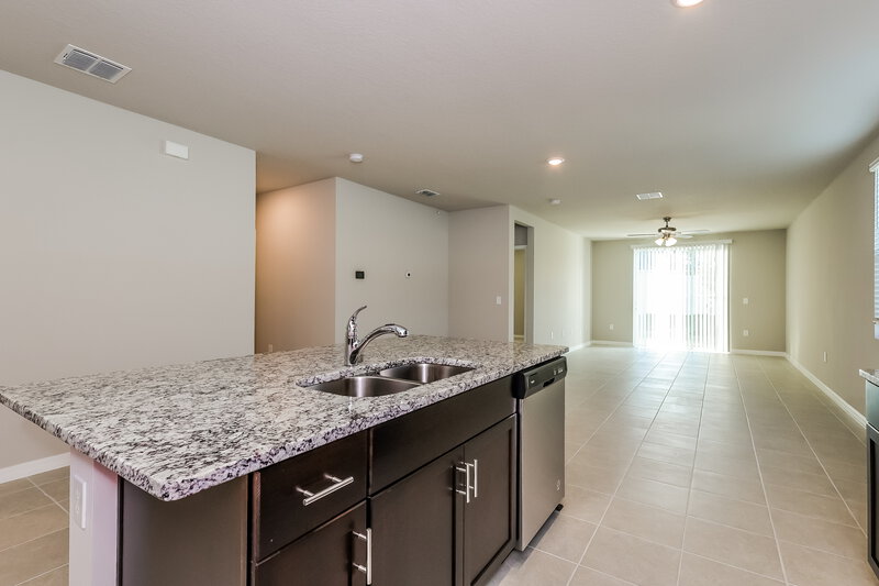 1,720/Mo, 1169 Oak Valley Drive Auburndale, FL 33823 Kitchen View 4