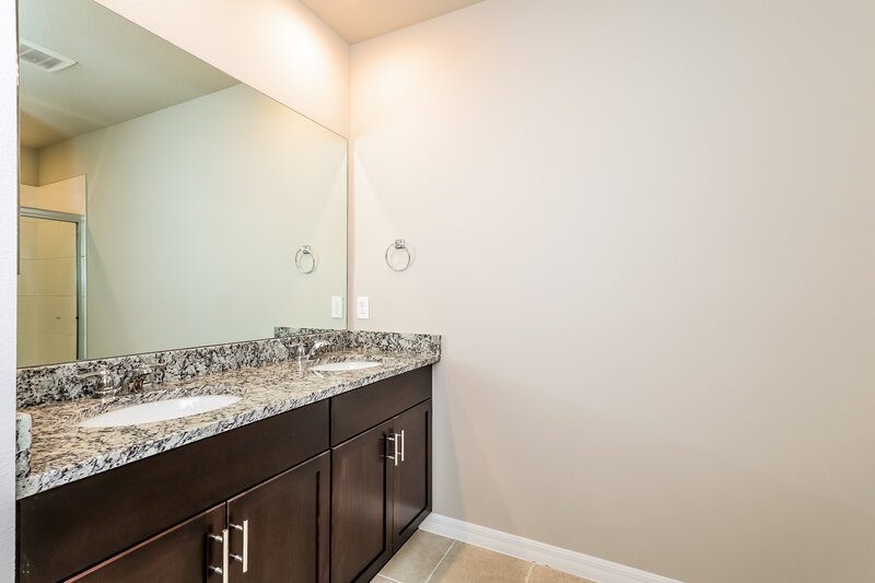 1,720/Mo, 1169 Oak Valley Drive Auburndale, FL 33823 Main Bathroom View
