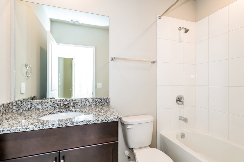 1,720/Mo, 1169 Oak Valley Drive Auburndale, FL 33823 Bathroom View