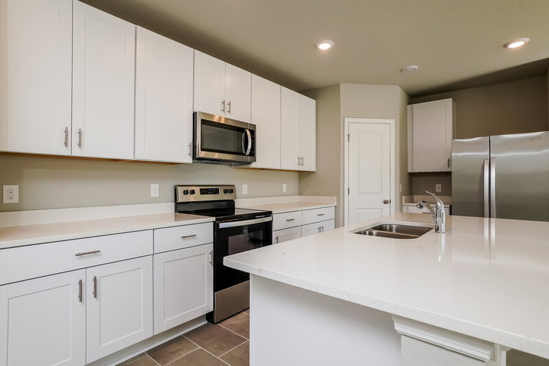 2,055/Mo, 1173 Oak Valley Drive Auburndale, FL 33823 Kitchen View