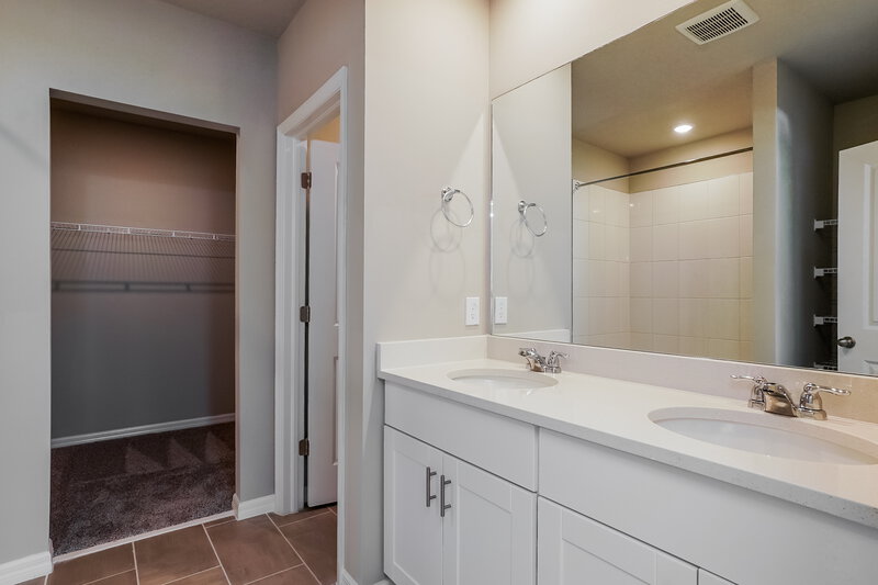 2,055/Mo, 1173 Oak Valley Drive Auburndale, FL 33823 Main Bathroom View