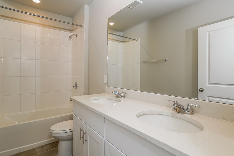 2,055/Mo, 1173 Oak Valley Drive Auburndale, FL 33823 Bathroom View