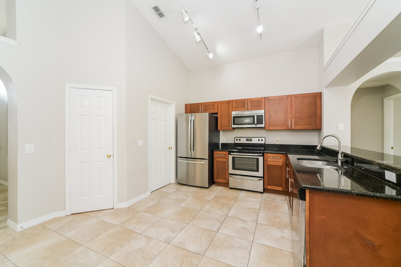 2,275/Mo, 671 Eagle Pointe South Kissimmee, FL 34746 Kitchen View 2