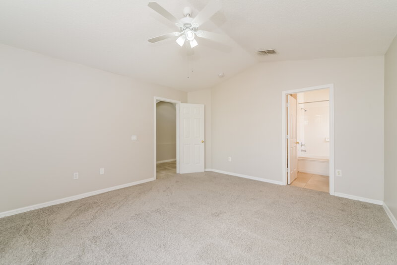 2,275/Mo, 671 Eagle Pointe South Kissimmee, FL 34746 Main Bedroom View 4