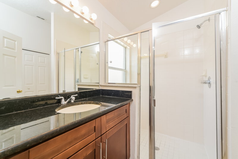 2,275/Mo, 671 Eagle Pointe South Kissimmee, FL 34746 Main Bathroom View