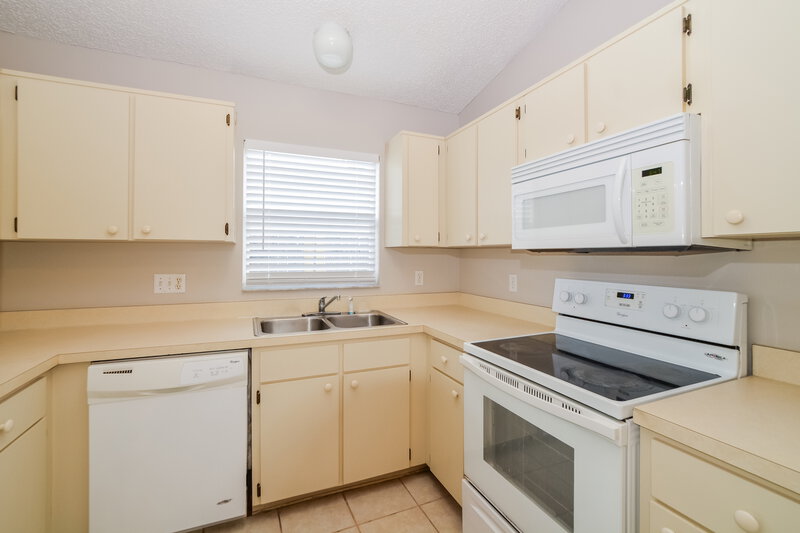 2,225/Mo, 2230 Justin Ave Orlando, FL 32826 Kitchen View