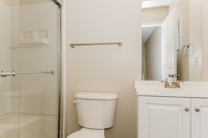 2,750/Mo, 2970 Bedford St Deltona, FL 32738 Main Bathroom View
