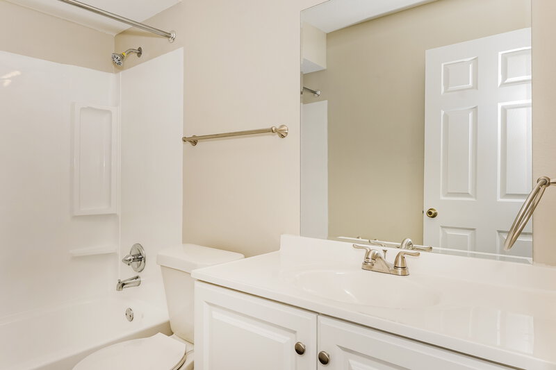 2,750/Mo, 2970 Bedford St Deltona, FL 32738 Bathroom View