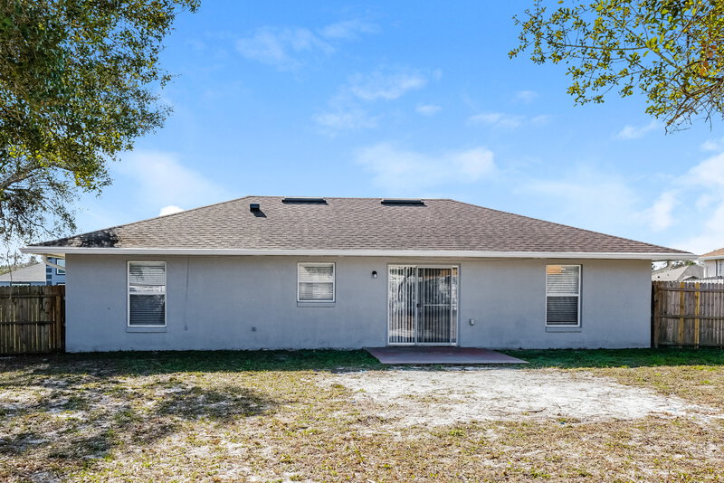 2,750/Mo, 2970 Bedford St Deltona, FL 32738 Rear View