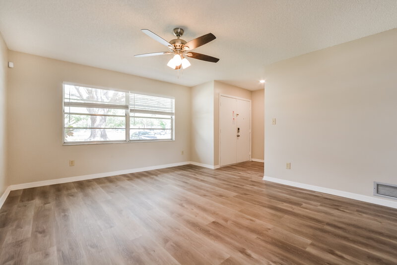 2,175/Mo, 5424 Tangerine Ave Winter Park, FL 32792 Living Room View
