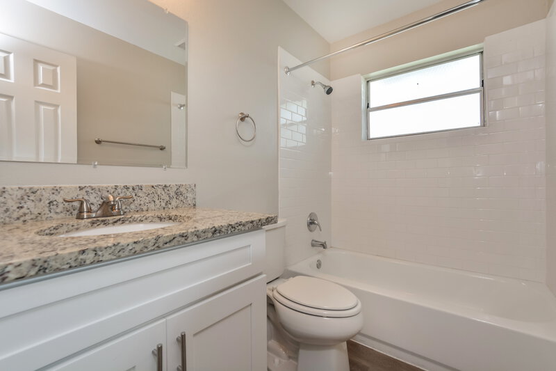 2,175/Mo, 5424 Tangerine Ave Winter Park, FL 32792 Bathroom View