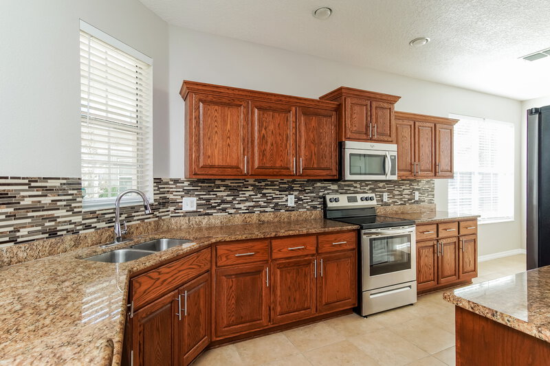2,210/Mo, 641 Florentino Pl Saint Cloud, FL 34769 Kitchen View