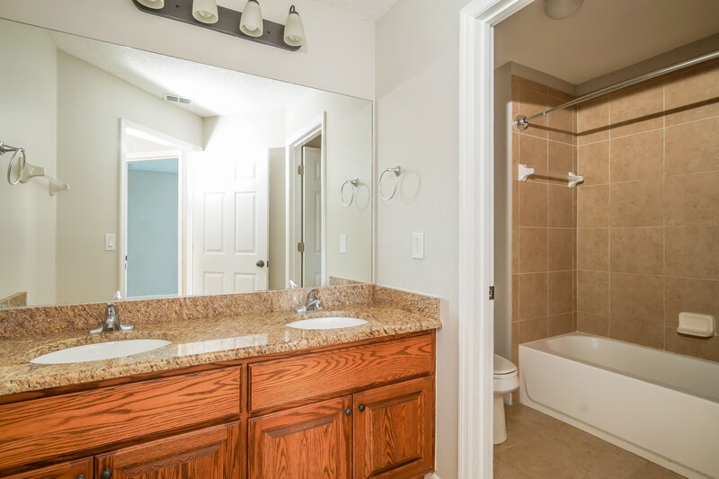 2,210/Mo, 641 Florentino Pl Saint Cloud, FL 34769 Bathroom View