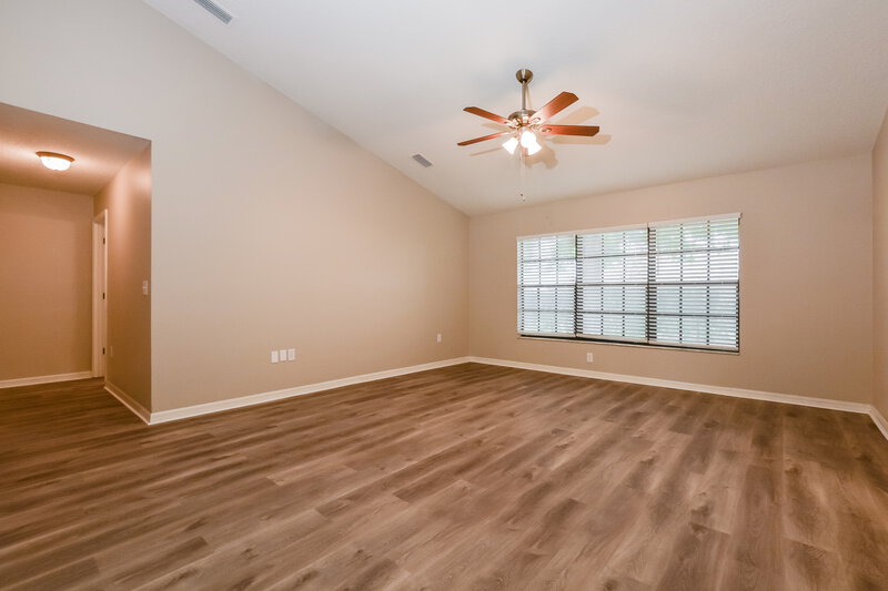 2,305/Mo, 4810 Marsh Harbor Dr Tavares, FL 32778 Living Room View