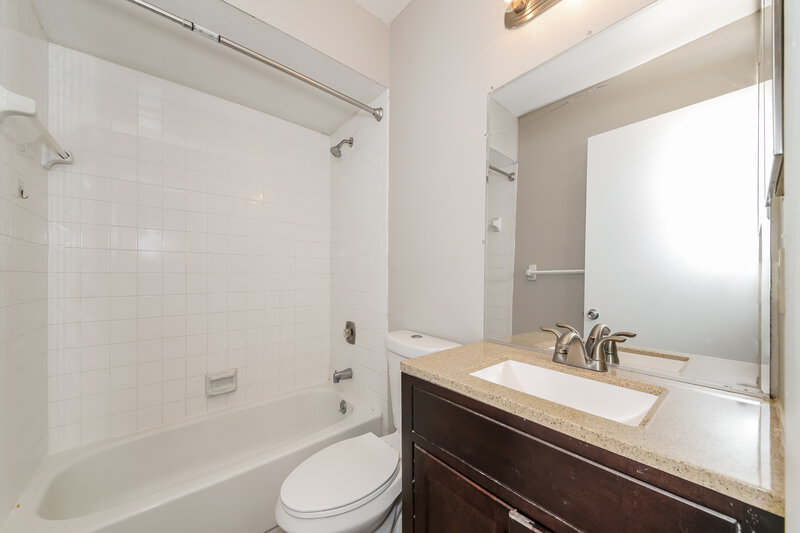 2,710/Mo, 1548 W Powder Horn Rd Titusville, FL 32796 Main Bathroom View