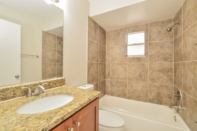 1,825/Mo, 3735 Militia Dr Titusville, FL 32796 Main Bathroom View