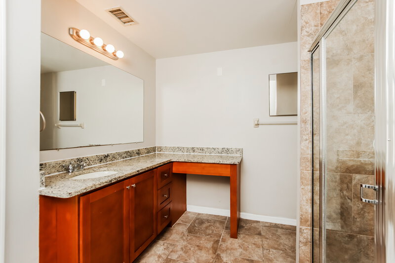 2,205/Mo, 1197 Gallatin Ave NW Palm Bay, FL 32907 Main Bathroom View