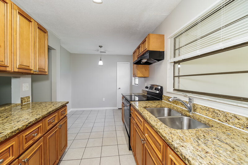 1,715/Mo, 1022 Dusseldorf Ave NW Palm Bay, FL 32907 Kitchen View